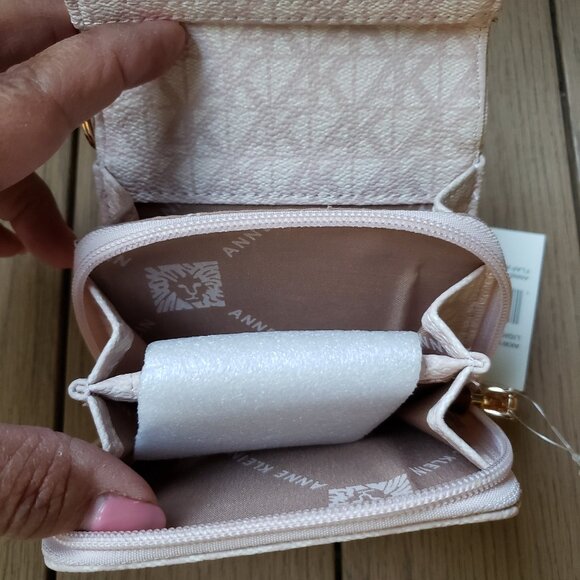 BNWT ANNE KLEIN bubblegum light pink flap repeat logo wallet (OS) - Picture 8 of 8